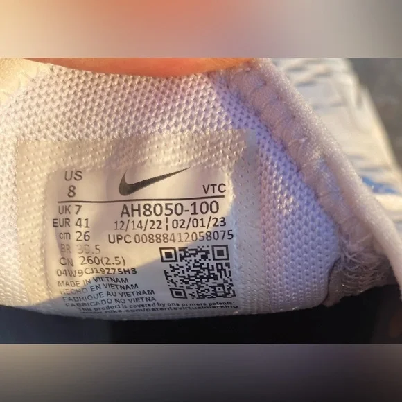 Nike Air Max 270 White and Black Athletic Shoes - Picture 5 of 6